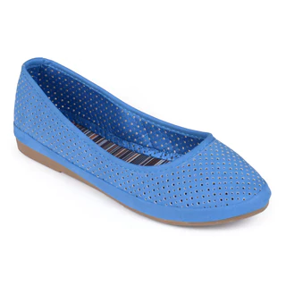 Journee Collection Women's 'Lotus' Round Toe Pin Hole Flats