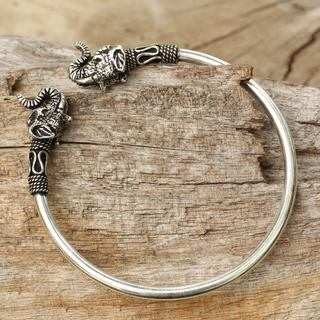 Handcrafted Sterling Silver 'Cheerful Elephant' Bracelet (Thailand)