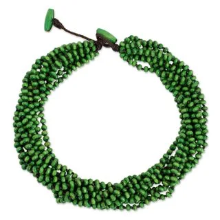 Handcrafted Littleleaf Boxwood 'Khao Luang Belle' Necklace (Thailand)