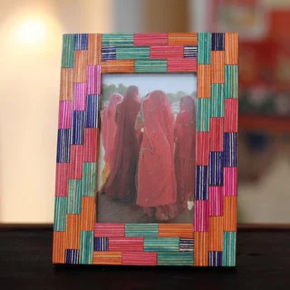 Handmade Indian Elm Wood 'Gujarat Colors' Photo Frame (India)