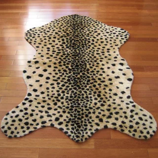 Faux Cheetah Pelt Rug (4'7 x 6'7)