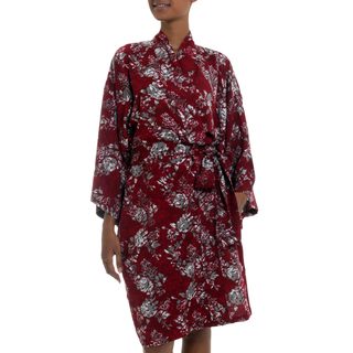 Handcrafted Rayon 'Gorgeous in Claret' Short Batik Robe (Indonesia)