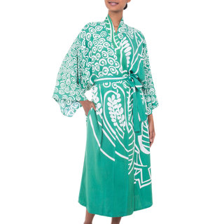 Handcrafted Rayon 'Bali Breeze' Long Batik Robe (Indonesia)