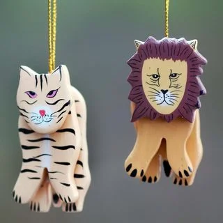 Set of 2 Handcrafted Albesia Wood 'Tiger and Lion' Ornaments (Indonesia)