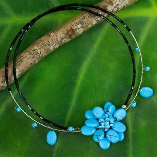 Delicate in Blue Turquoise Resin Stone Flower on Double Black Flexible Wire Womens Beaded Fashion Choker Necklace (Thailand)