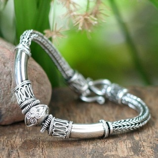 Handmade Sterling Silver Thai Legend White Ornate Pendant Braided Bracelet (Thailand)