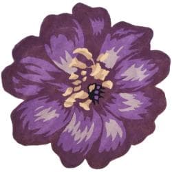 Safavieh Handmade Novelty Lilac Shaped Wool Rug (5' Round)
