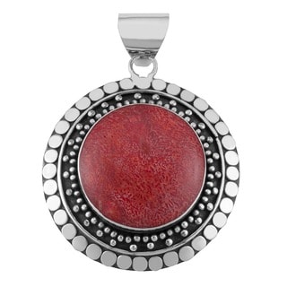 Red Coral Silverplated Brass 'Beaded Edge' Round Pendant (Indonesia)