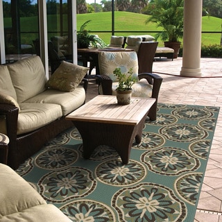 Blue/ Ivory Outdoor Area Rug (7'10 x 10'10)