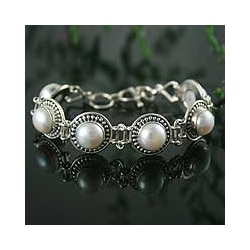 Prosperity Perfect Bridal Flexible Round White Freshwater Pearls with Ornate Bezel 925 Sterling Silver Womens Bracelet (India)
