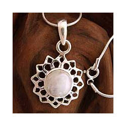 Handmade Sterling Silver 'Midnight Sun' Moonstone Necklace (India)