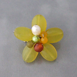 Lime-Green Quartz and Pearl Floral Serenity Brooch (5-7mm)(Thailand)