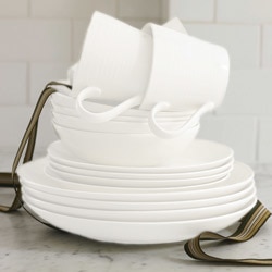 Gordon Ramsay by Royal Doulton Maze White 16-piece Dinnerware Set