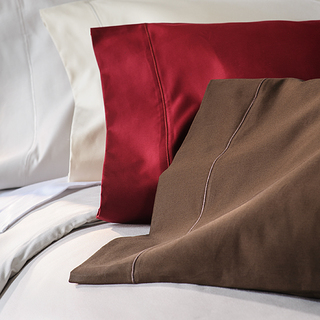 Superior Cotton Sateen 1500 Thread Count Solid Marrow Stitch Pillowcases (Set of 2)