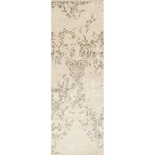 Hand-tufted Solara Antique White Distressed Damask Wool Rug (2'6 x 8')