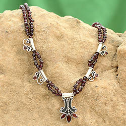 Sterling Silver 'Kerala Carnation' Garnet Necklace (India)