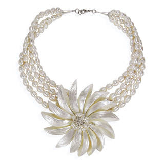 Dancing Petals Wild Flower Natural Shell Pearl Necklace (Thailand)