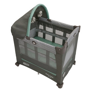 Graco Travel Lite Crib with Stages in Manor