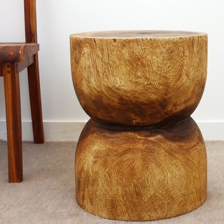 Hand-carved Walnut Oil Acacia Wood End Table (Thailand)