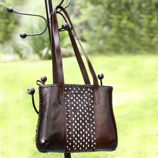 Handcrafted Leather Carolina Dark Brown Zipper Shoulder Bag (Mexico)