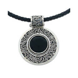 Sterling Silver 'Midnight Beauty' Onyx Necklace (Indonesia)