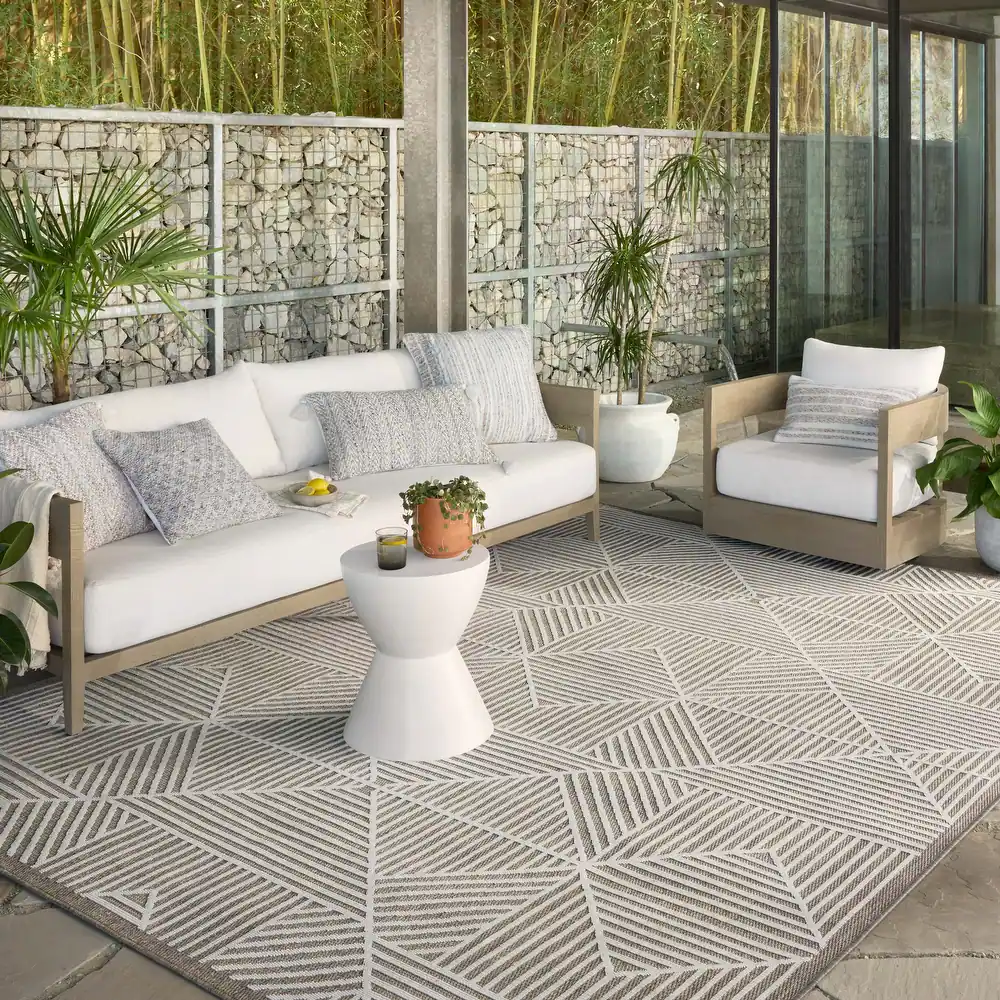 Alexander Home Renee Geometric Modern Indoor / Outdoor Rug