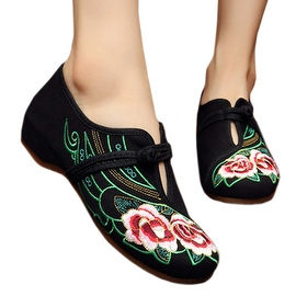 Camellia Old Beijing Embroidered Cloth Shoes black