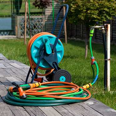 garden hose rack with wheels