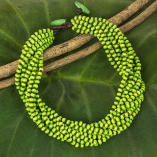 Handcrafted Boxwood 'Opulent Chartreuse' Necklace (Thailand)