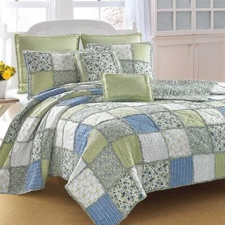 Laura Ashley Ashelyn Quilt Collection