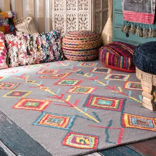 nuLOOM Contemporary Handmade Wool/ Viscose Moroccan Triangle Grey Rug (4' x 6')