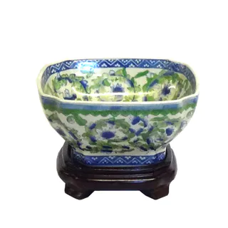 Garland Scrolls Square Porcelain Bowl w/ stand