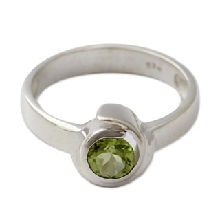 Handcrafted Sterling Silver 'Sea of Love' Peridot Ring (India)