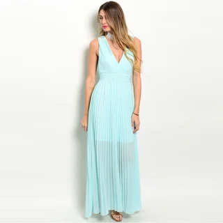 Shop the Trends Women's Sleeveless Chiffon Gown with Plunging Neckline and Partial Lining