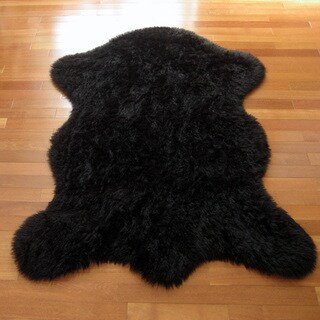 Classic Bear Pelt Black Acrylic Faux Fur Rug (4' 7 x 6' 7)