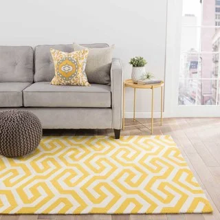 Indoor-outdoor Geometric Pattern Yellow/ White Polypropylene Area Rug (5 x 7'6)