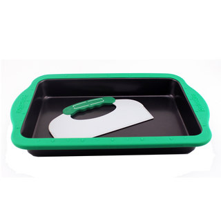 PerfectSlice 9-inch x 13-inch Cake Pan With Slicing Tool and Silicone Sleeve