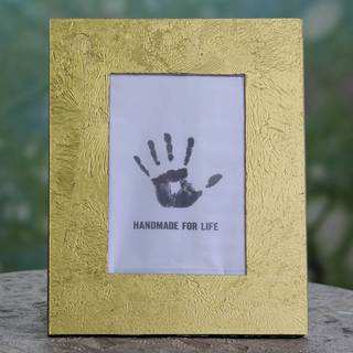 Handcrafted Glass 'Golden Memories' Photo Frame (4x6) (India)