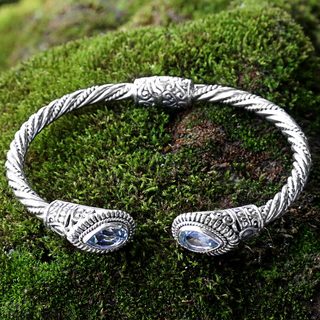 Handmade Sterling Silver 'Bright Eyes' Blue Topaz Bracelet (Indonesia)