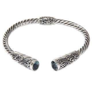 Handcrafted Sterling Silver 'Beacon of Light' Blue Topaz Bracelet (Indonesia)