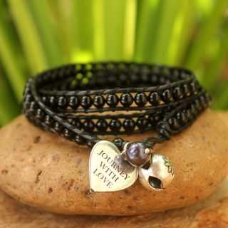 Handmade Silver Leather 'Journey with Love' Pearl Onyx Bracelet (8 mm) (Thailand)