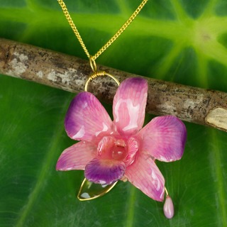 Handmade 'Charming' Natural Orchid Goldplated Necklace (Thailand)