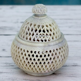 Handmade Soapstone 'Lattice Lace' Medium Jar (India)