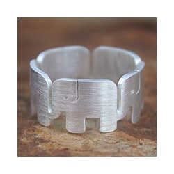 Handcrafted Sterling Silver 'Elephant Pride' Band Ring (Thailand)