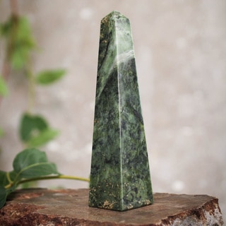 Prosperity Design Artisan Hand-carved Green Jade Gemstone Art Decor Symbol or Paperweight Gift Large Obelisk Sculpture (Peru)