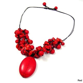 Handmade Cute Clusters Stone Oval Pendant Necklace (Thailand)