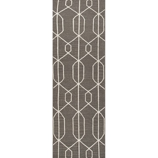 Handmade Flat-weave Geometric-pattern Gray/ Black Runner Rug (2'6 x 8')