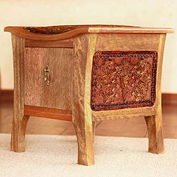Tornillo Wood and Leather 'Colonial Floral Rhythm' Accent Table (Peru)