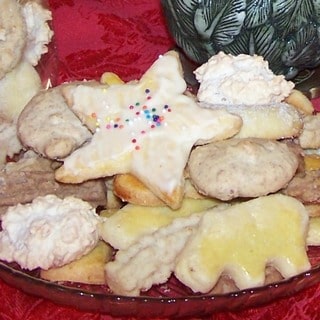 Oma Gisis German Christmas Cookie Assortment (2 pounds)