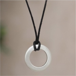 Handcrafted Sterling Silver Men's 'Perfect Circle' Necklace (Peru)